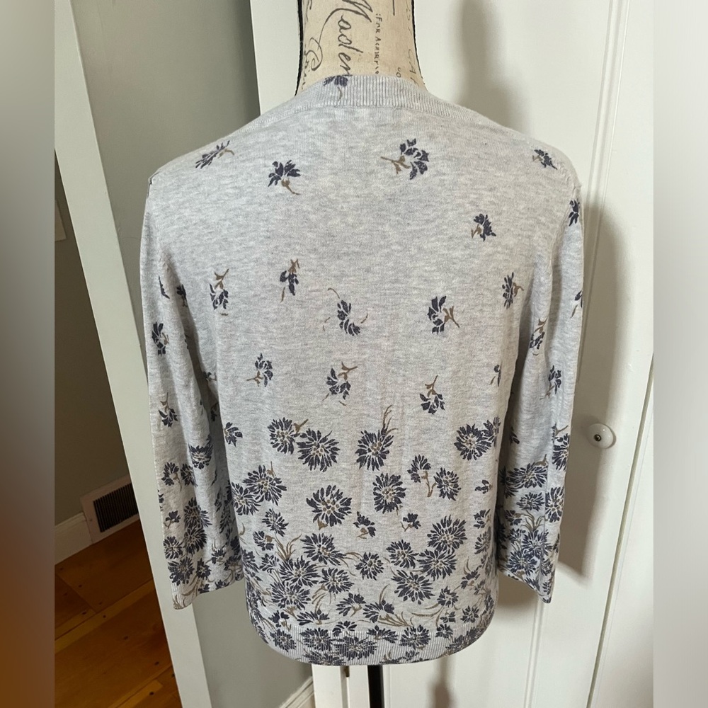Gap Gray Cardigan with Blue Floral Print. Women's Size: L. - Picture 5 of 10
